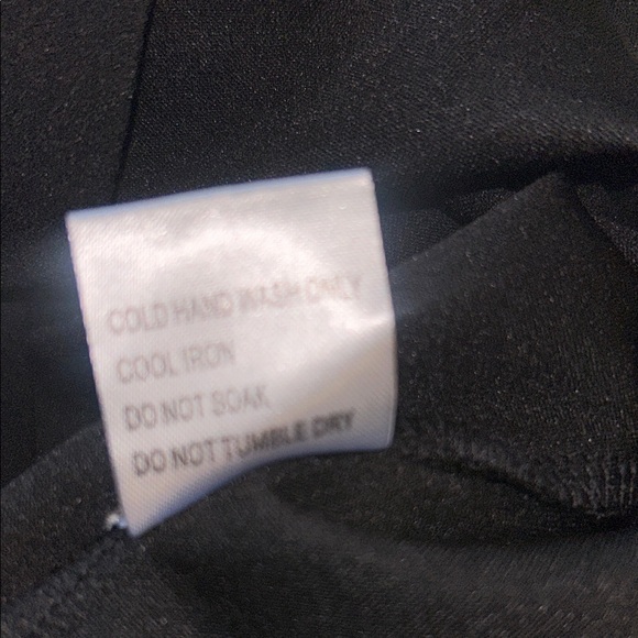 Elegant Black Dress with Floral Accents - Picture 13 of 13